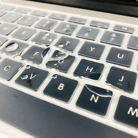 Apple Macbook 13 2017 A1466 Zore Klavye Koruyucu Transparan Buzlu Silikon Ped - 4